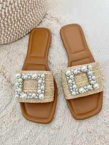 Zoe sandals in beige